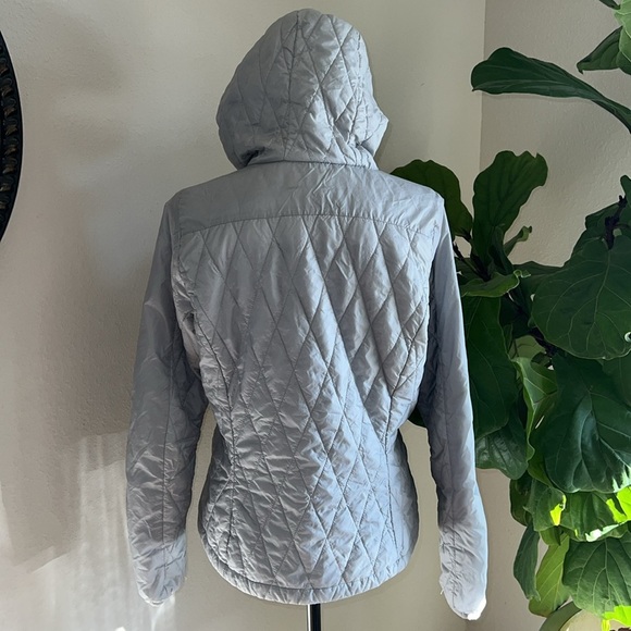 Patagonia Women’s Nano Puff Primaloft Hooded Jacket Coat in Light Gary Medium - Picture 8 of 16